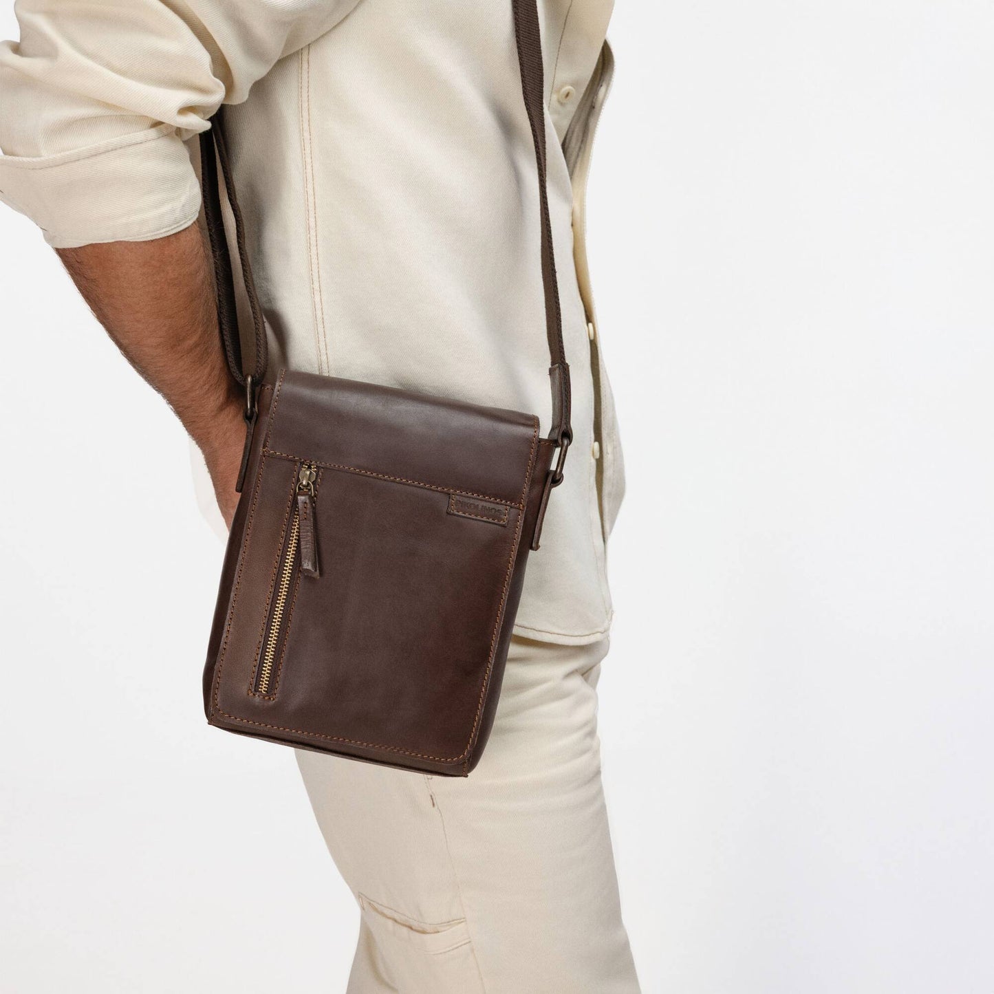 Pikolinos crossbody bag with zipper and magnet MHA-166