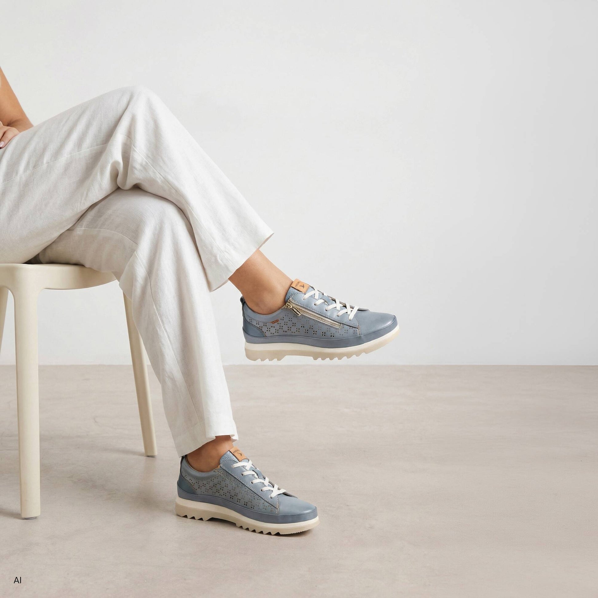 Pikolinos trainers with laces and zipper VIGO W3W-6841C1