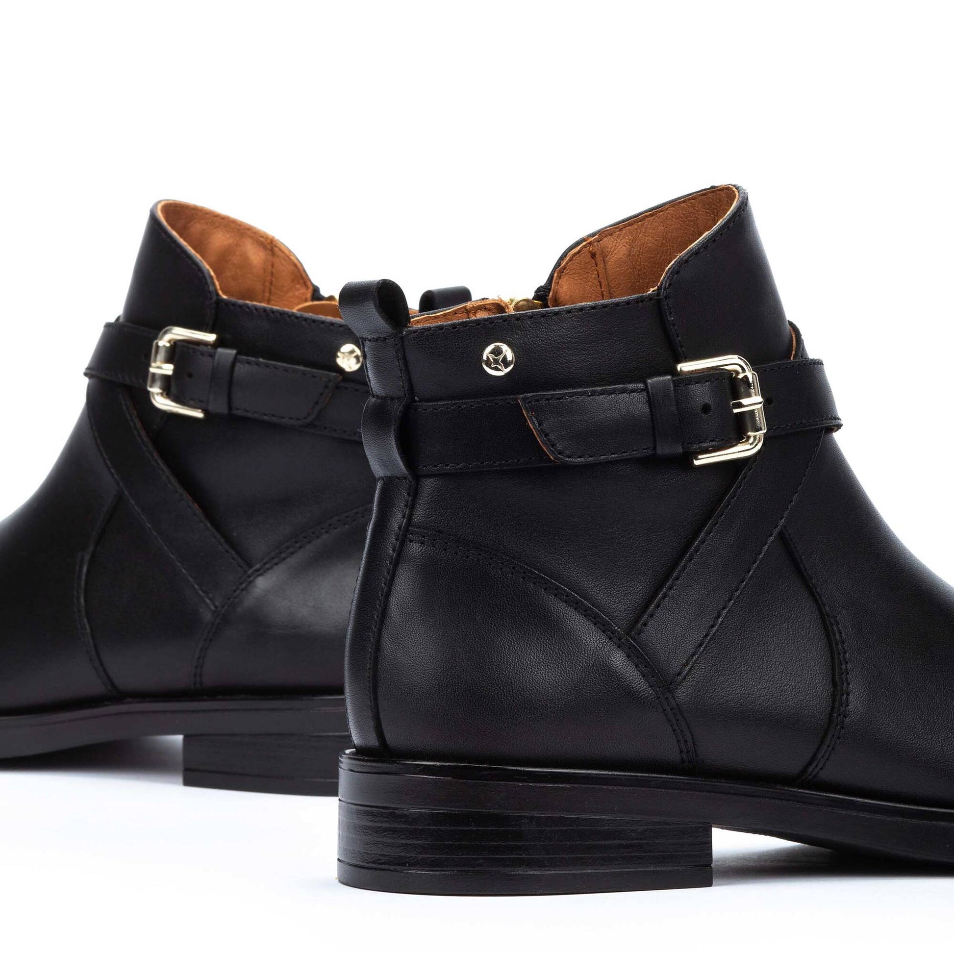 Pikolinos flat ankle boots with buckle PUERTOLLANO W3C-8869