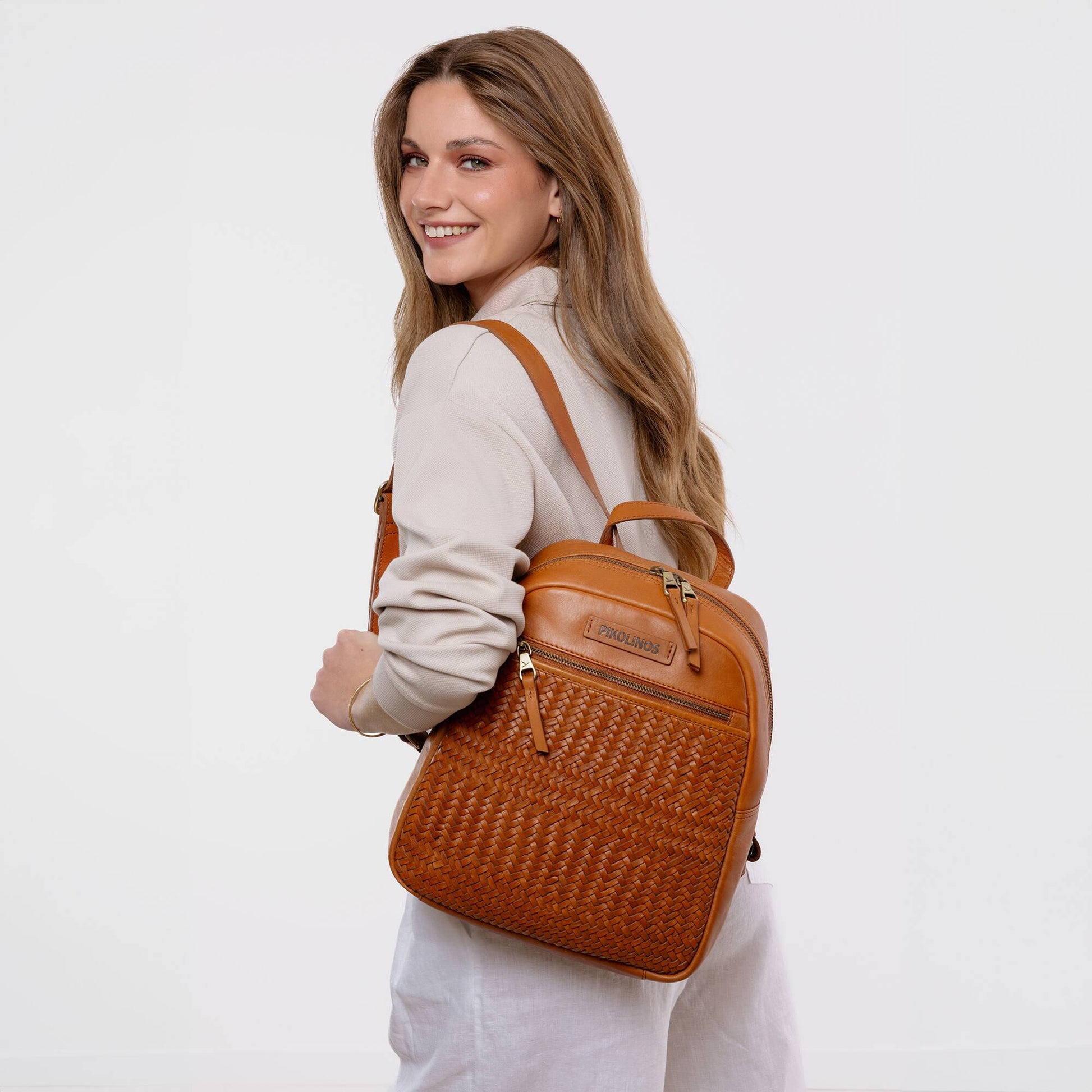 Pikolinos backpack with zipper closure WHA-783