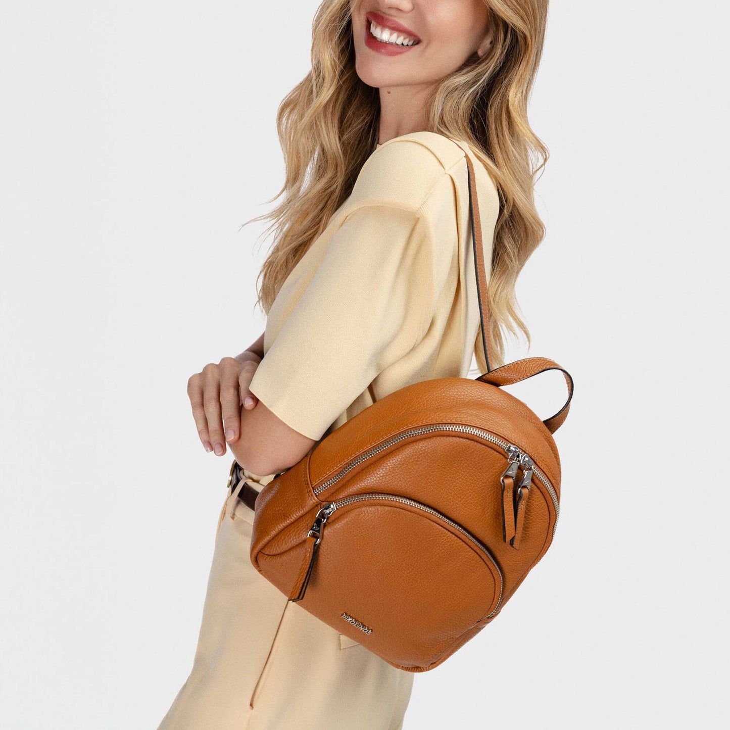 Pikolinos backpack with zipper closure and 2 pockets WHA-786
