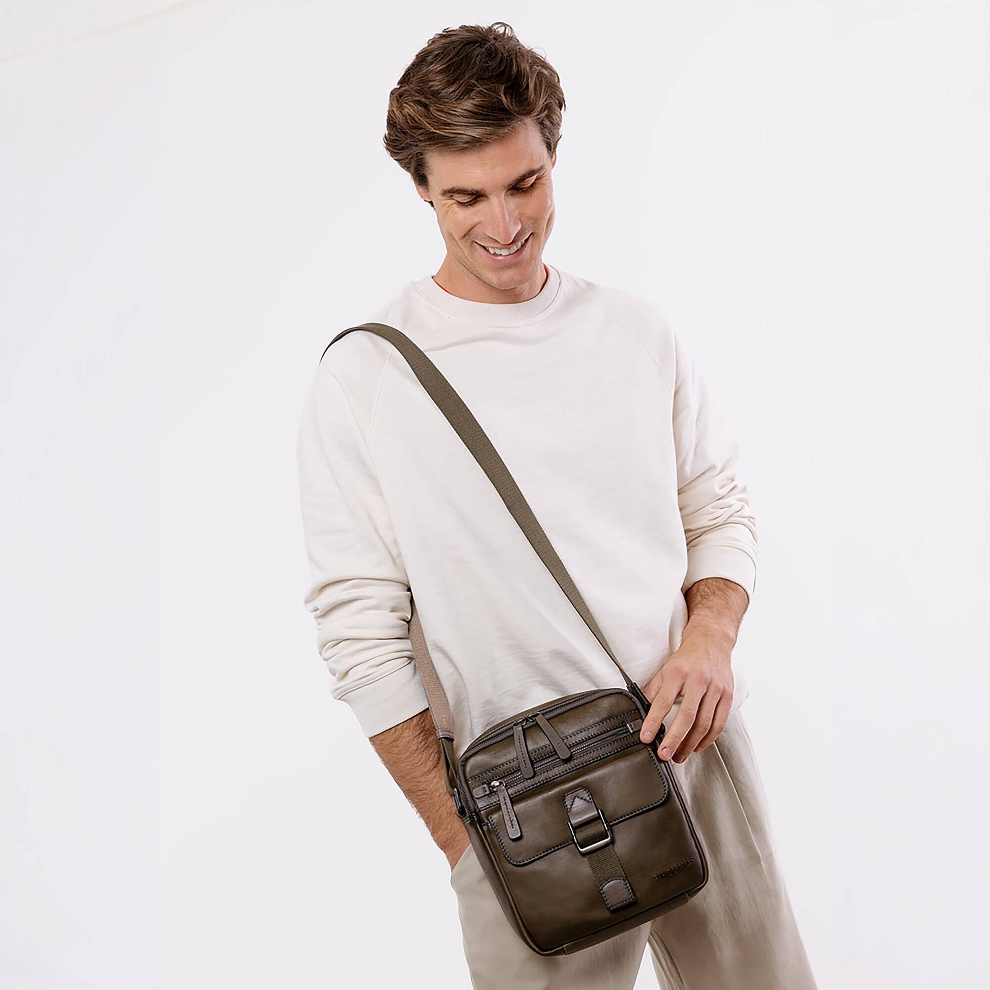 Pikolinos crossbody bag with zipper closure MHA-188